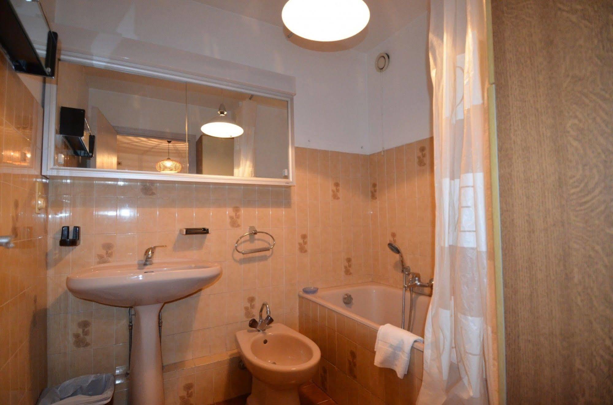 Appartement 6 Personnes Avec Terrasse Le Port Nice Buitenkant foto